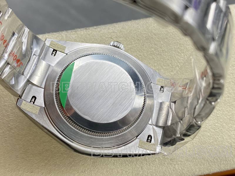 劳力士最优复刻手表ARF厂日志41mm光圈蓝盘3235钢带款背面实拍图