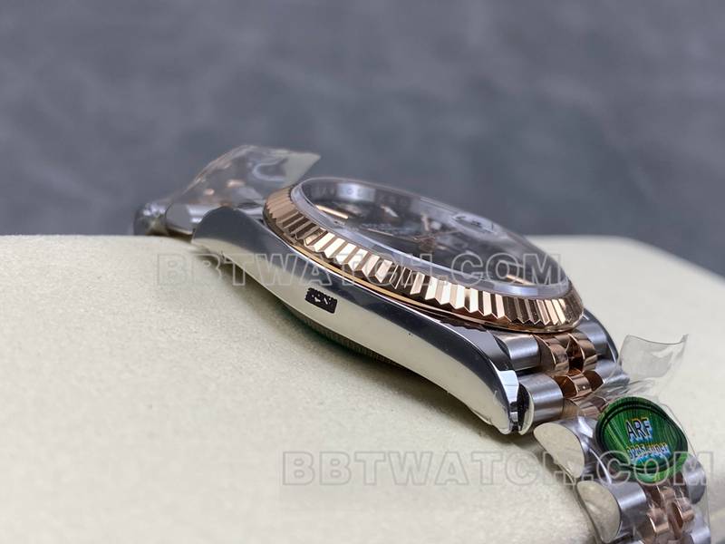 劳力士超级克隆手表ARF厂日志型灰盘36mm间玫瑰金钢带款侧面实拍图