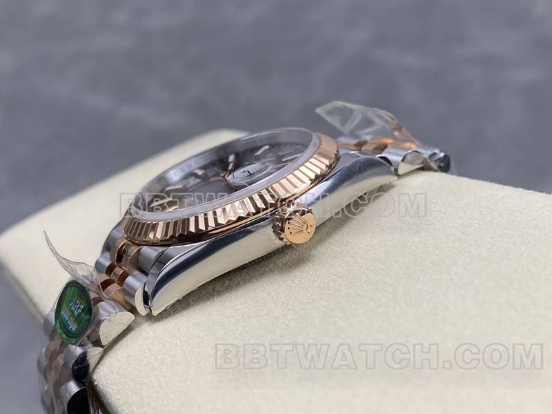 劳力士超级克隆手表ARF厂日志型灰盘36mm间玫瑰金钢带款侧面实拍图