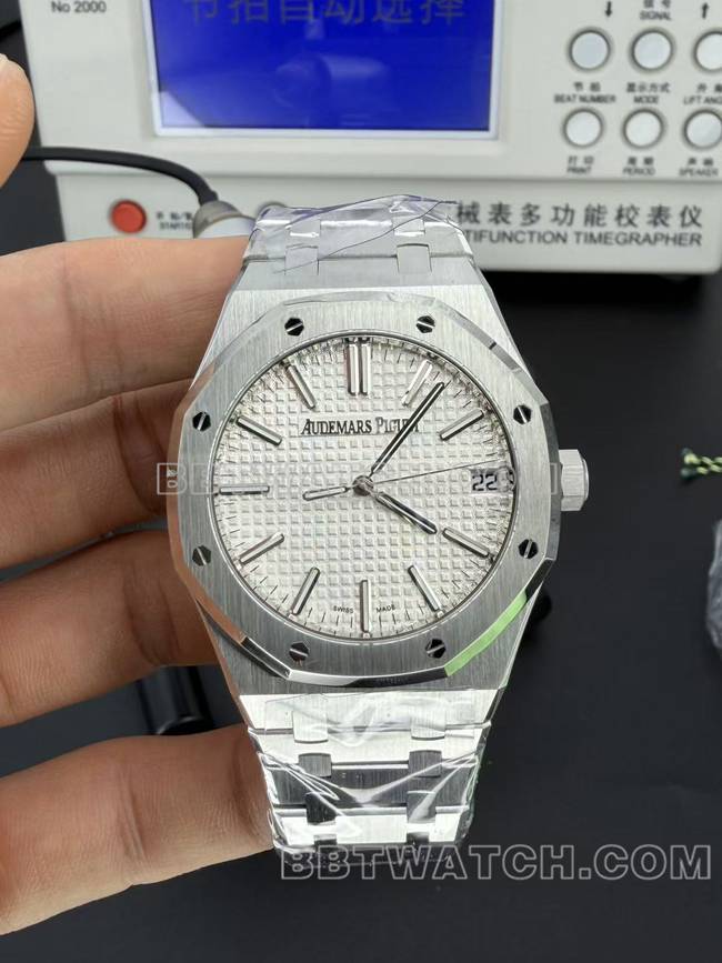 爱彼1:1复刻手表DDF厂皇家橡树41mm白盘4302机械机芯钢带款正面实拍图