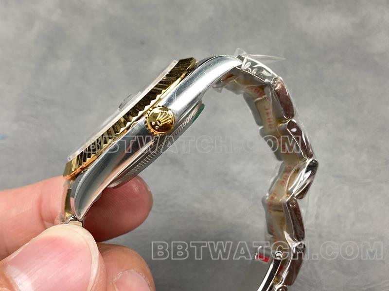 劳力士最佳复刻手表ARF厂日志41mm黑盘3235间金钢带款侧面实拍图