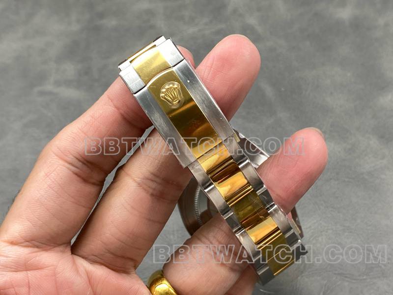 劳力士最佳复刻手表ARF厂日志41mm黑盘3235间金钢带款表带实拍图