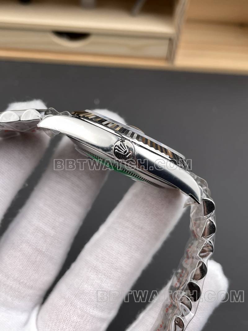 劳力士顶级复刻手表ARF厂日志41mm黑盘3235钢带款侧面实拍图