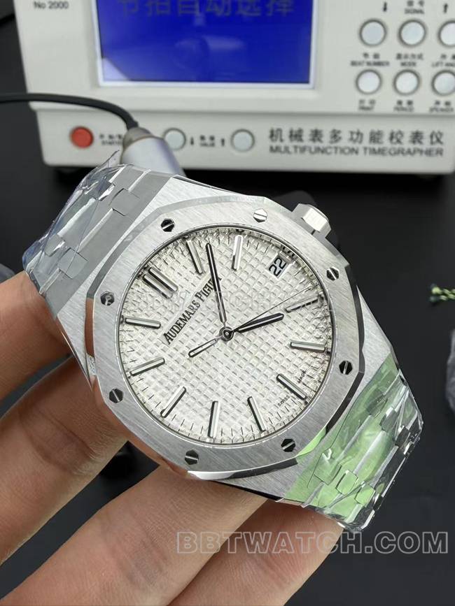 爱彼1:1复刻手表DDF厂皇家橡树41mm白盘4302机械机芯钢带款正面实拍图