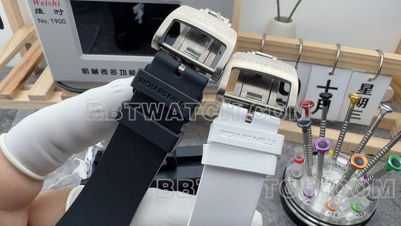 理查德米勒最佳复刻手表R厂镂空盘白壳黑色橡胶款RM061表带实拍图