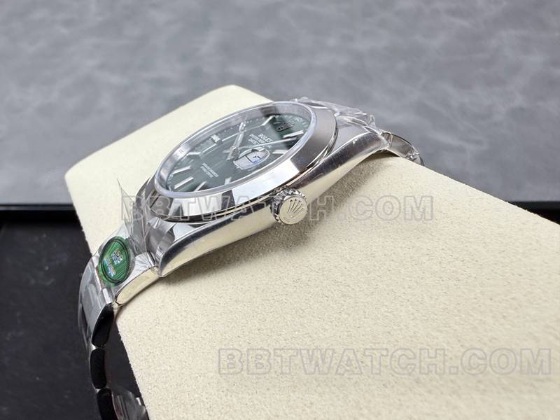 劳力士最佳复刻手表ARF厂日志41mm光圈绿盘3235钢带款侧面实拍图