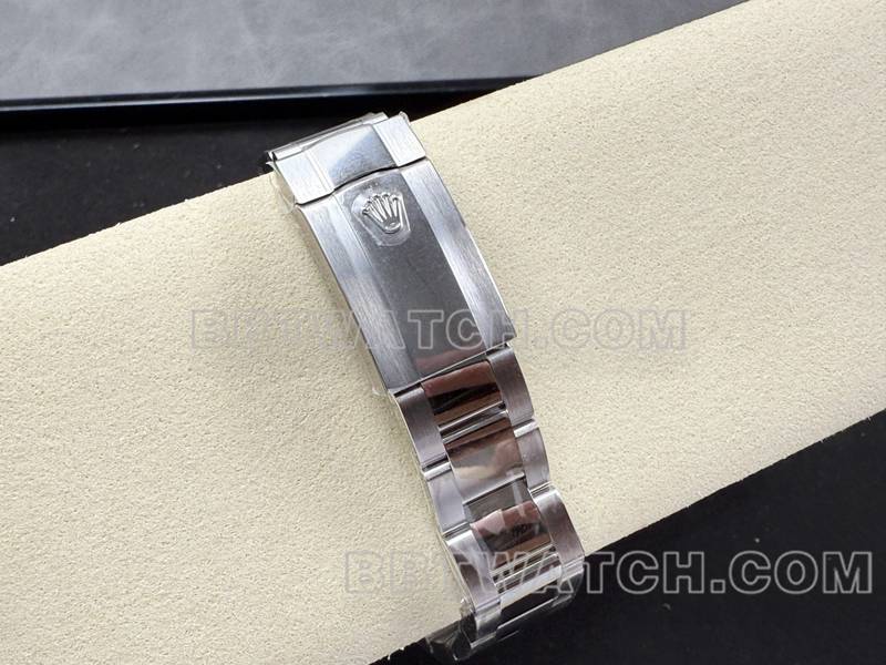 劳力士最佳复刻手表ARF厂日志41mm光圈绿盘3235钢带款表带实拍图