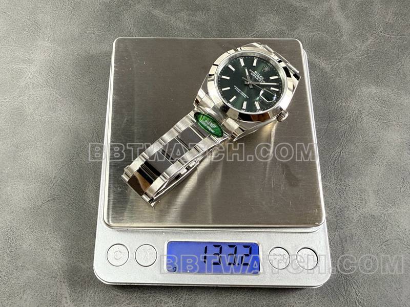 劳力士最佳复刻手表ARF厂日志41mm光圈绿盘3235钢带款重量实拍图
