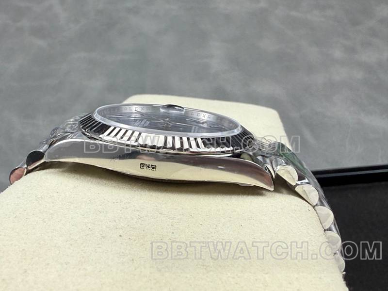 劳力士1:1复刻手表ARF厂日志41mm蓝盘罗马数字3235钢带款侧面实拍图