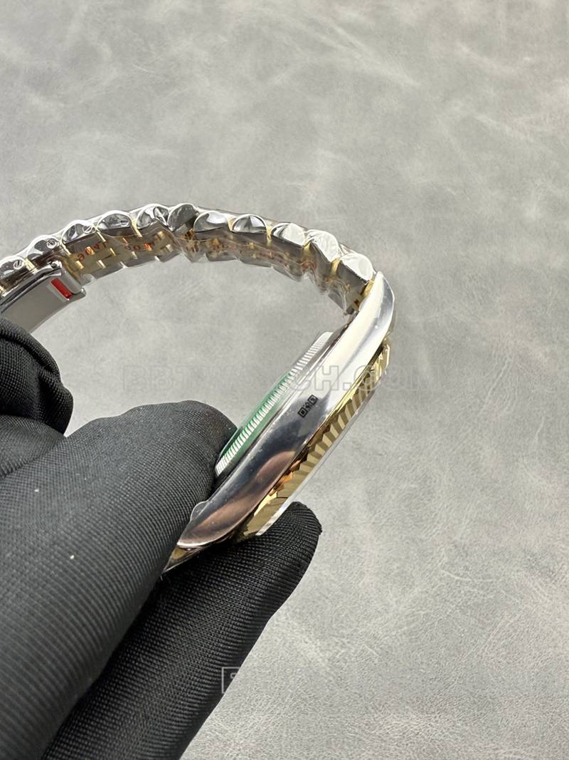 劳力士超级克隆手表ARF厂日志41mm黑盘3235间金钢带款侧面实拍图