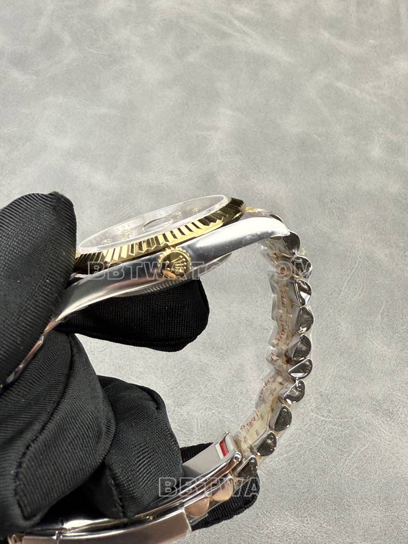 劳力士超级克隆手表ARF厂日志41mm黑盘3235间金钢带款侧面实拍图