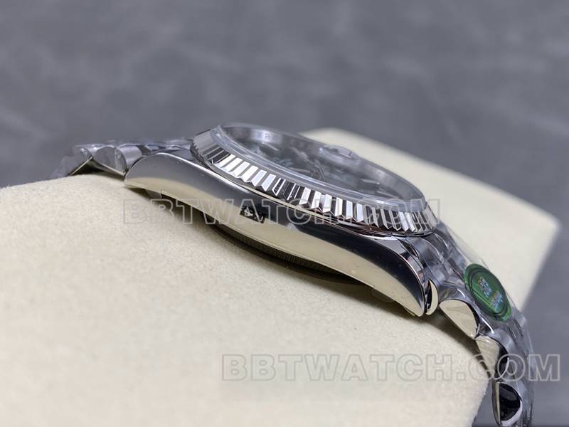 劳力士最优复刻手表ARF厂日志型绿盘36mm钢带款侧面实拍图