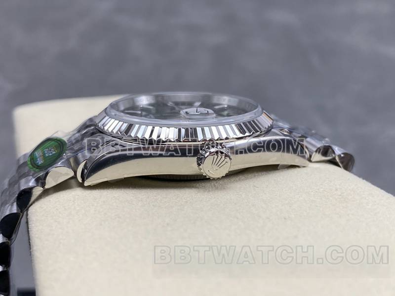 劳力士最优复刻手表ARF厂日志型绿盘36mm钢带款侧面实拍图