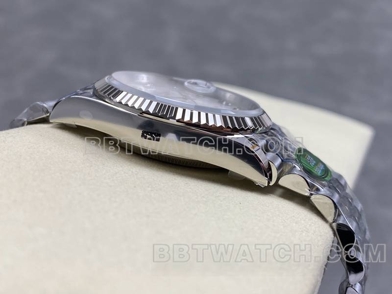 劳力士1:1复刻手表ARF厂日志型贝母盘36mm钢带款侧面实拍图