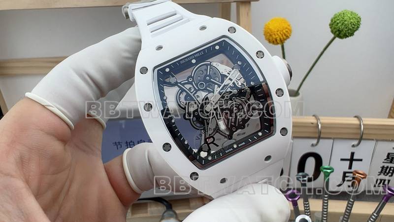 理查德米勒顶级复刻手表R厂镂空盘白色橡胶款RM055正面实拍图