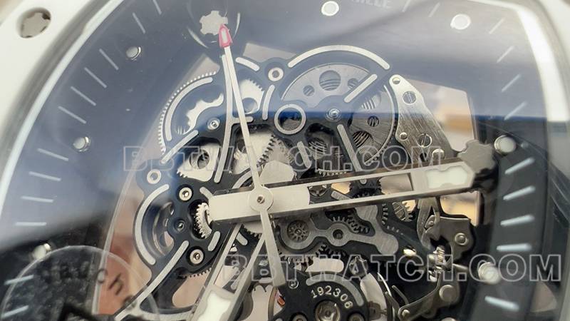 理查德米勒顶级复刻手表R厂镂空盘白色橡胶款RM055正面实拍图