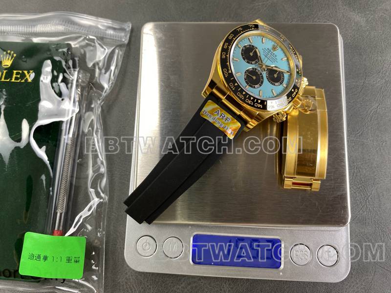 劳力士顶级复刻手表ARF厂迪通拿蓝盘黄金4131橡胶款重量实拍图