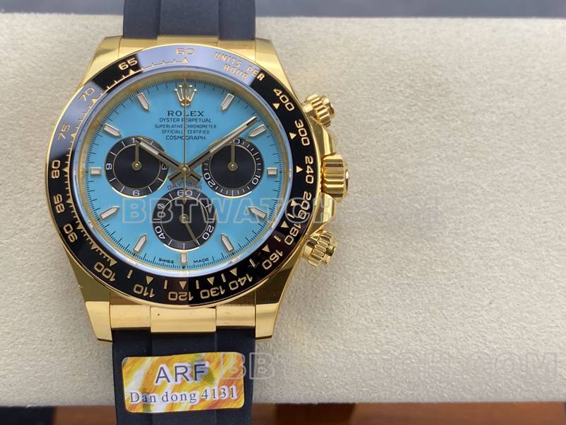 劳力士顶级复刻手表ARF厂迪通拿蓝盘黄金4131橡胶款正面实拍图