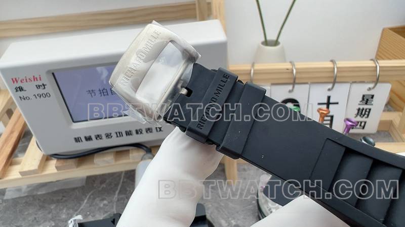 理查德米勒最优复刻手表R厂镂空盘黑色橡胶款RM055表扣实拍图