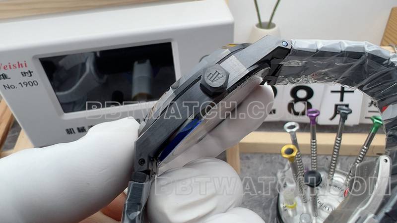 爱彼超级克隆手表APS厂皇家橡树太阳花盘钢带款侧面实拍图