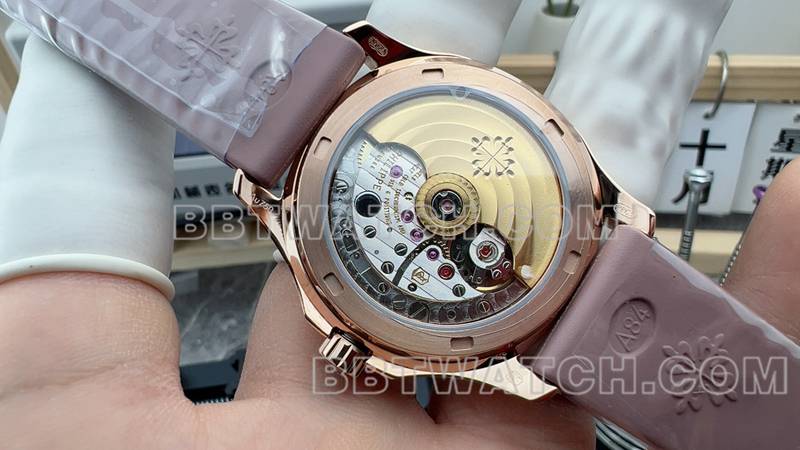 百达翡丽最佳复刻手表手雷白色珍珠母贝盘橡胶款背面实拍图