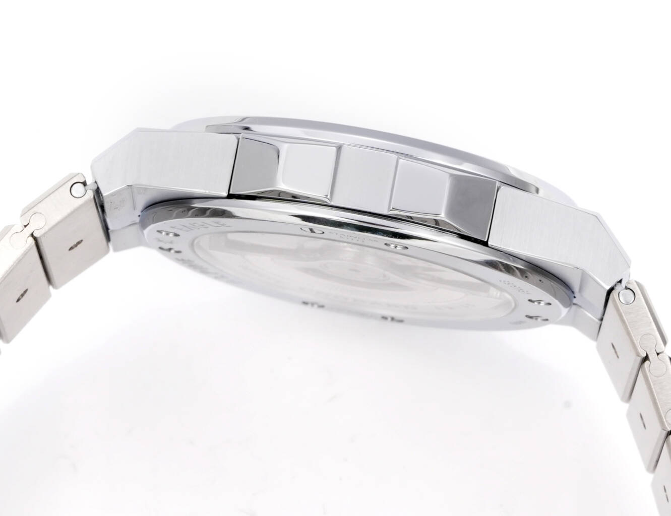 萧邦顶级复刻手表GH厂雪山傲翼41mm镶钻盘彩色蓝宝石圈钢带款侧面实拍图