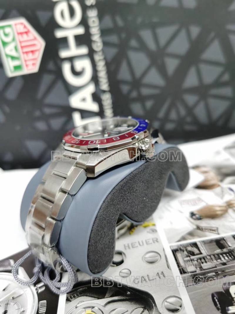 泰格豪雅顶级复刻手表竞潜43mm黑盘可乐圈机械钢带款侧面实拍图