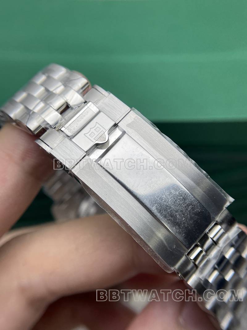 帝舵超级克隆手表DIF厂碧湾41mm小红盾机械钢带款表带实拍图