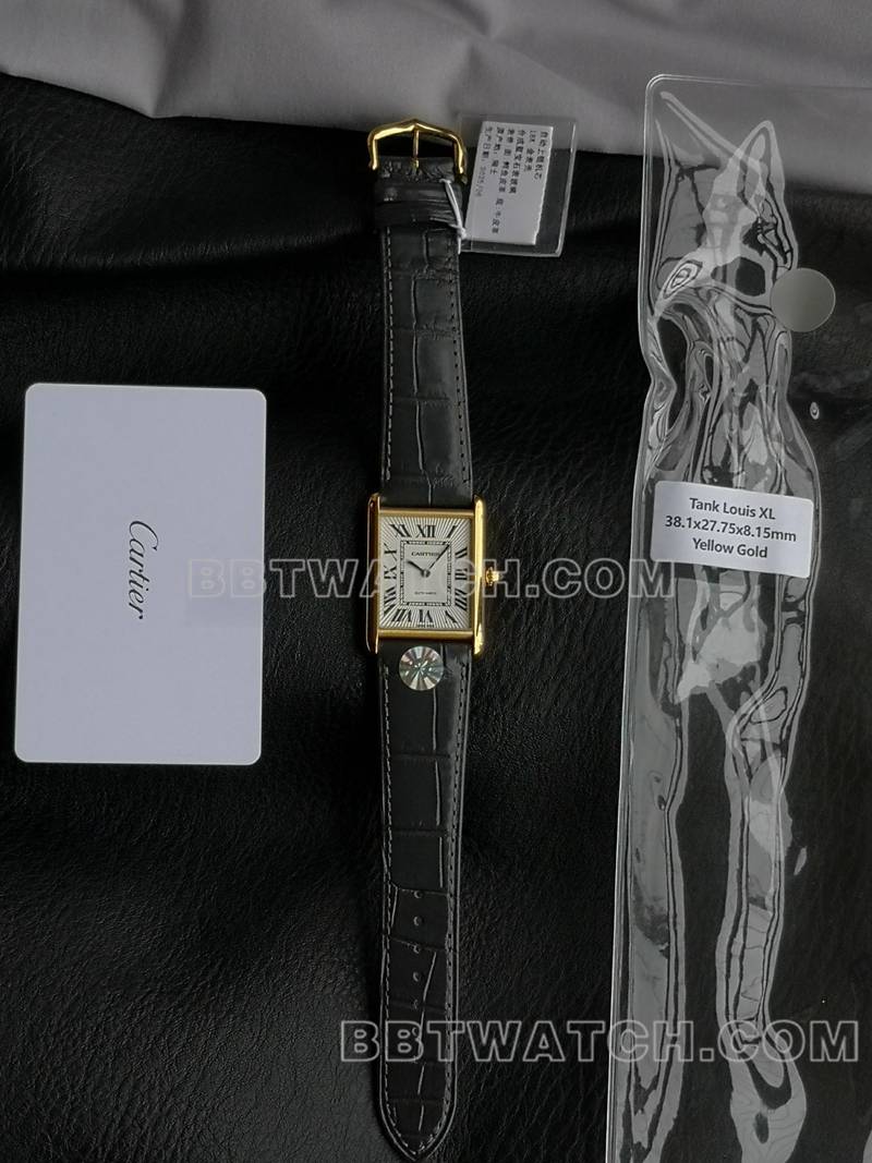 卡地亚超级克隆手表F1厂坦克白盘黄金壳2899MC机芯皮带款正面实拍图
