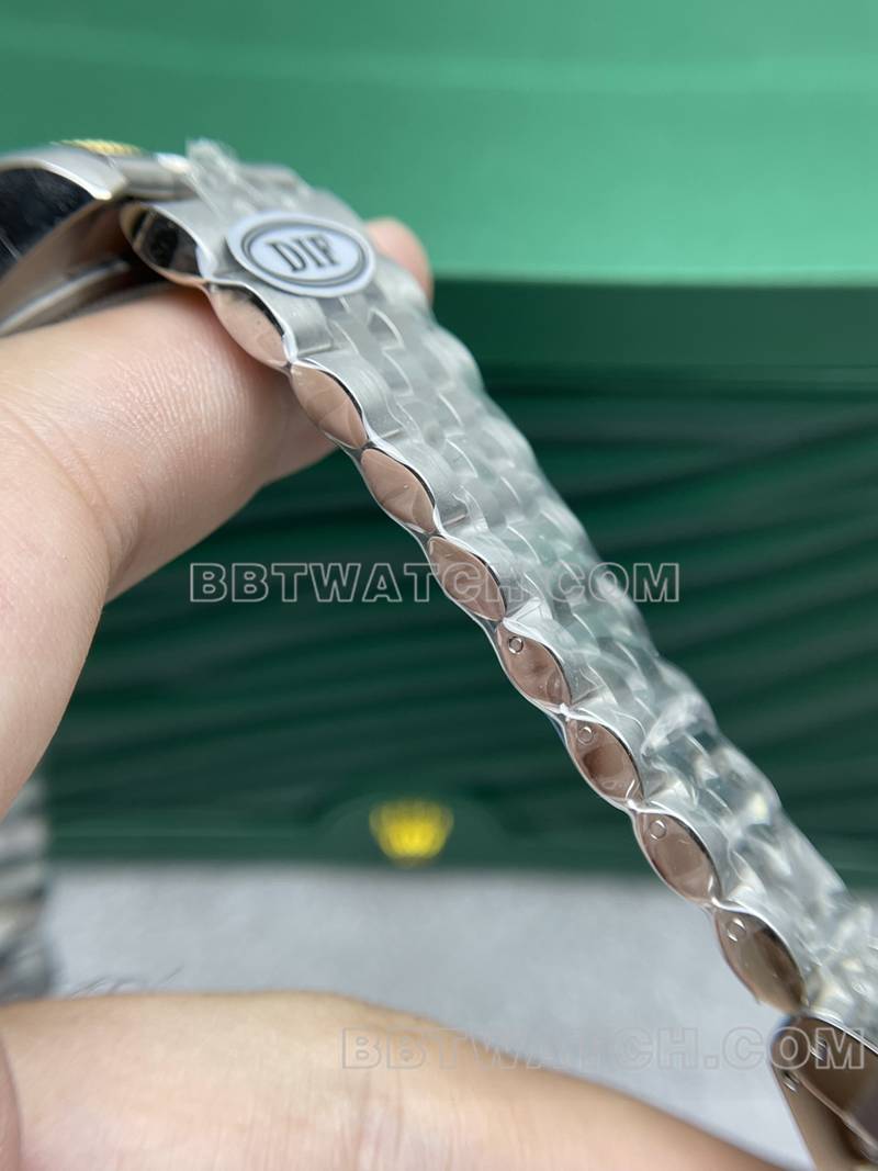 帝舵超级克隆手表DIF厂碧湾41mm小红盾机械钢带款表带实拍图