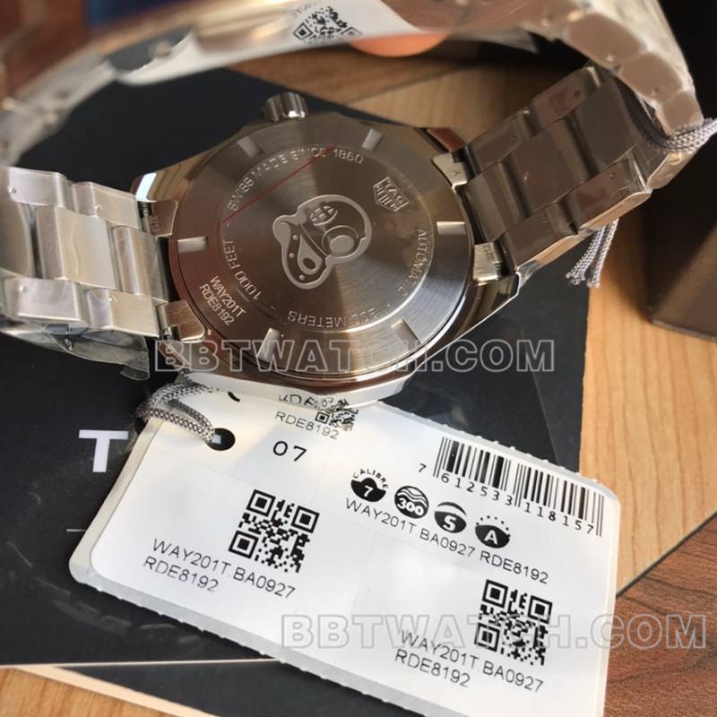 泰格豪雅最优复刻手表竞潜43mm蓝盘黑蓝圈机械钢带款背面实拍图