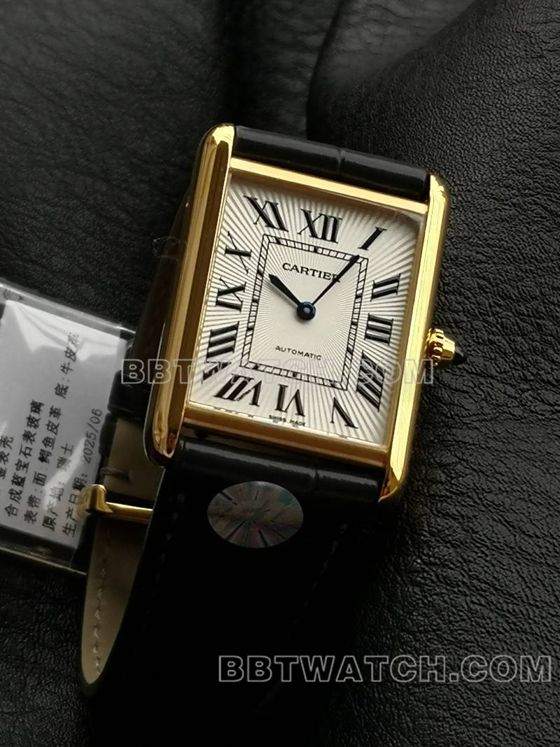 卡地亚超级克隆手表F1厂坦克白盘黄金壳2899MC机芯皮带款正面实拍图