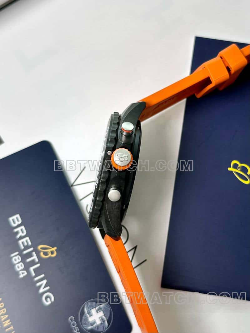 百年灵超级克隆手表原单专业灰盘44mm石英橙色橡胶款侧面实拍图