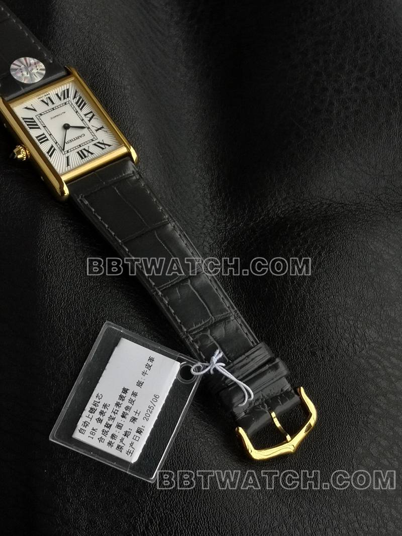 卡地亚超级克隆手表F1厂坦克白盘黄金壳2899MC机芯皮带款正面实拍图