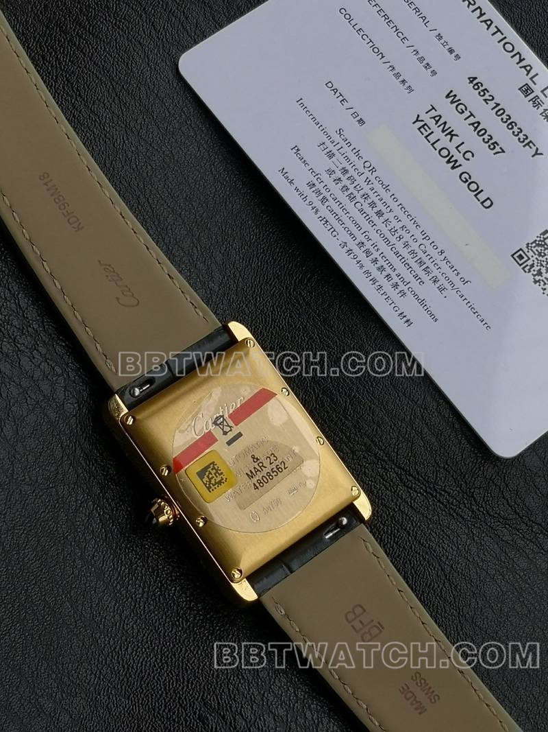 卡地亚超级克隆手表F1厂坦克白盘黄金壳2899MC机芯皮带款背面实拍图