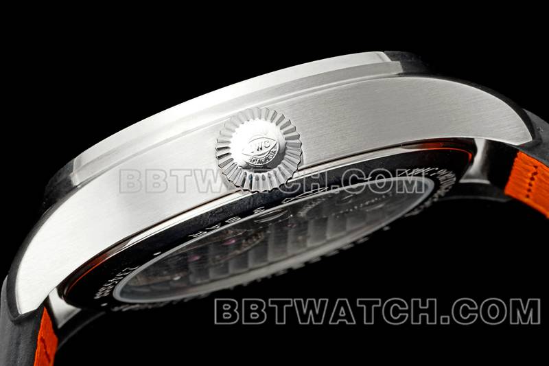 万国1:1复刻手表RMS厂飞行员蓝盘陀飞轮机械皮带款侧面实拍图