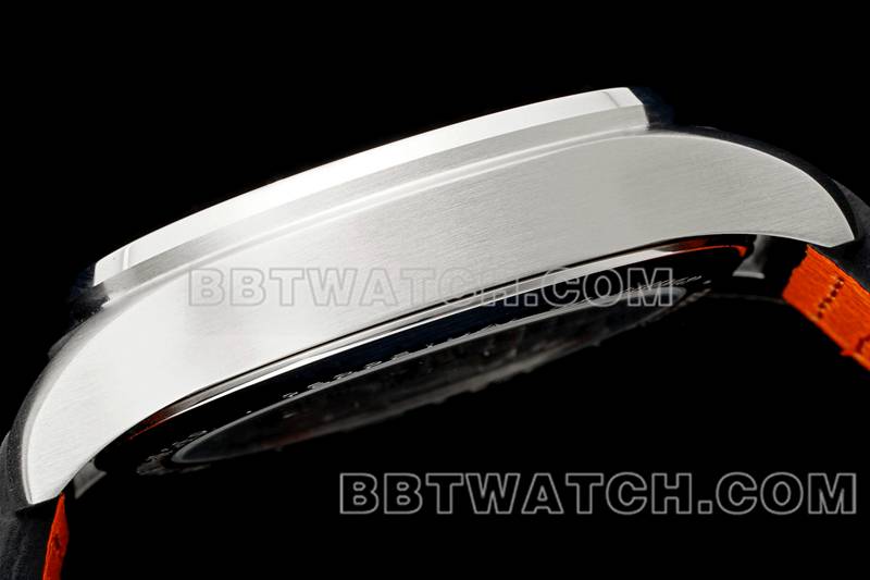 万国1:1复刻手表RMS厂飞行员蓝盘陀飞轮机械皮带款侧面实拍图