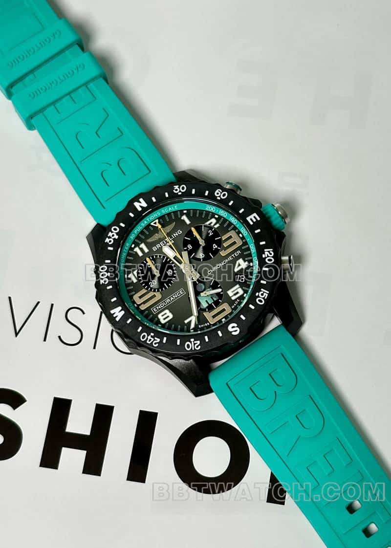 百年灵最佳复刻手表原单专业灰盘44mm石英绿色橡胶款正面实拍图