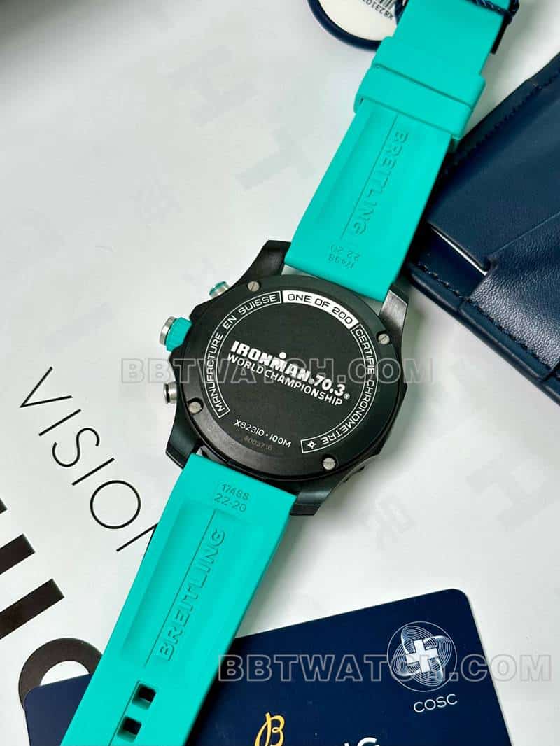 百年灵最佳复刻手表原单专业灰盘44mm石英绿色橡胶款背面实拍图