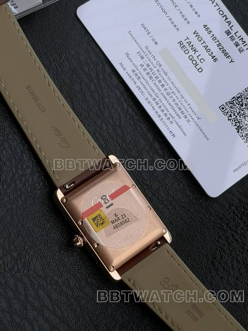 卡地亚最佳复刻手表F1厂坦克白盘玫瑰金壳2899MC机芯皮带款背面实拍图
