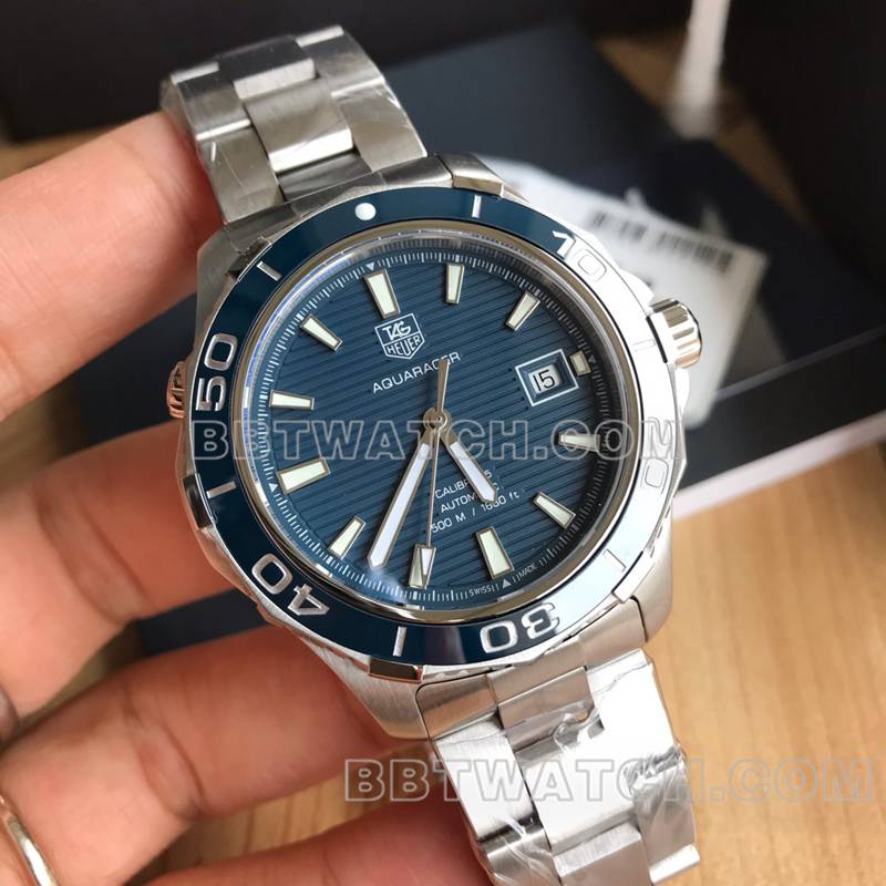 泰格豪雅顶级复刻手表竞潜条纹蓝盘41mm机械钢带款正面实拍图
