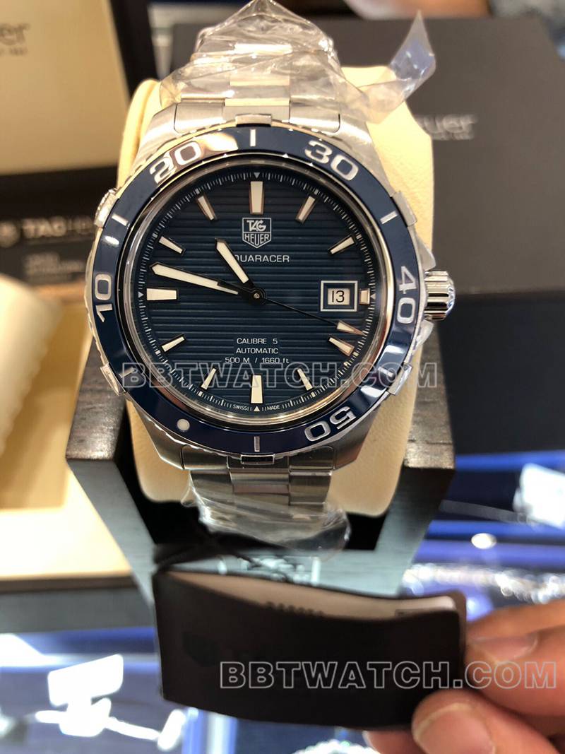 泰格豪雅顶级复刻手表竞潜条纹蓝盘41mm机械钢带款正面实拍图
