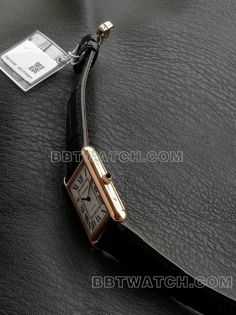 卡地亚顶级复刻手表F1厂坦克白盘玫瑰金壳2899MC机芯皮带款侧面实拍图