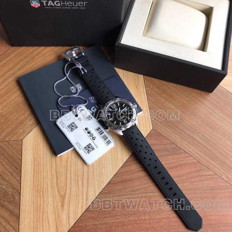 泰格豪雅最优复刻手表F1黑盘41mm机械橡胶款正面实拍图