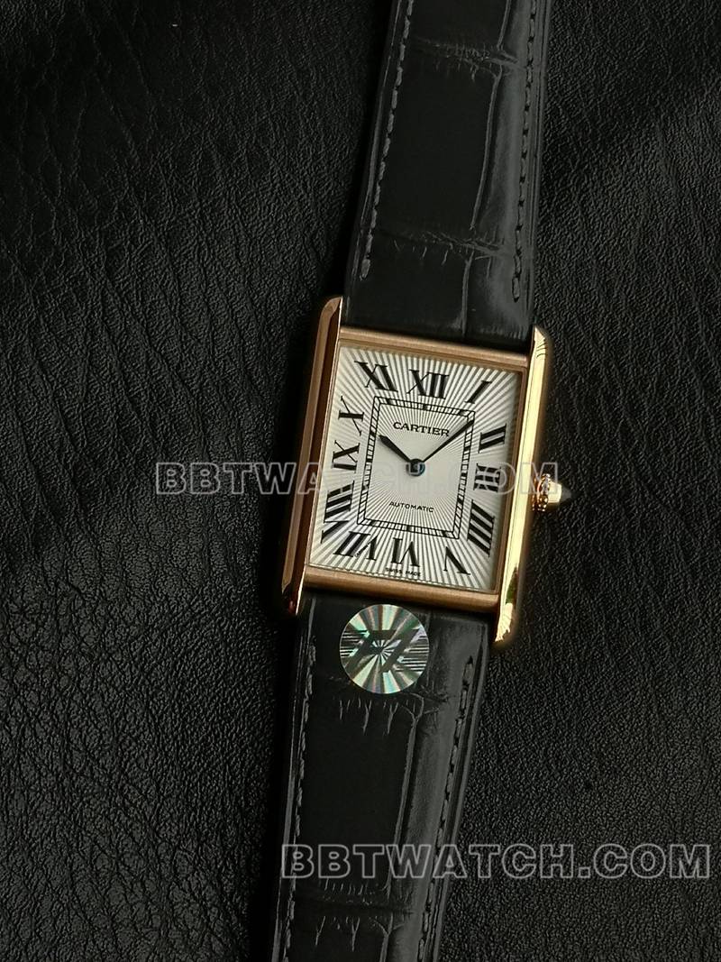 卡地亚最优复刻手表F1厂坦克白盘玫瑰金壳2899MC机芯皮带款正面实拍图