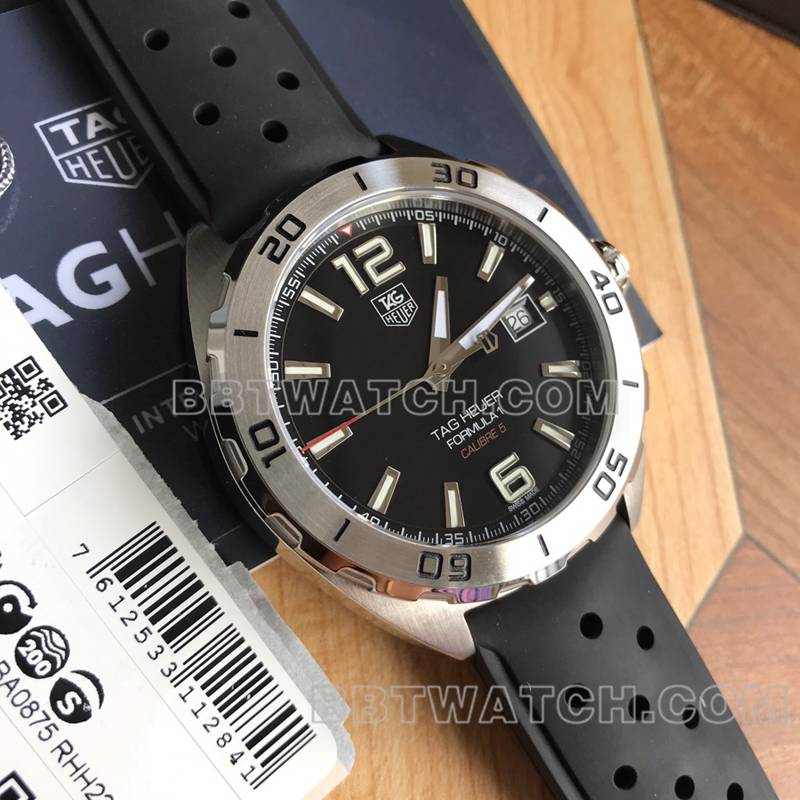 泰格豪雅最优复刻手表F1黑盘41mm机械橡胶款正面实拍图