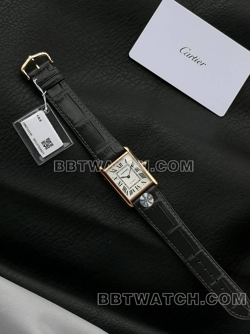 卡地亚最优复刻手表F1厂坦克白盘玫瑰金壳2899MC机芯皮带款正面实拍图
