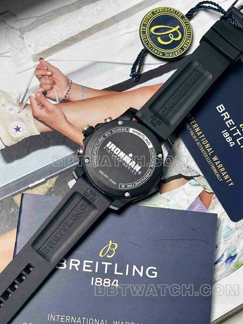 百年灵最优复刻手表原单专业黑盘44mm石英黑色橡胶款背面实拍图