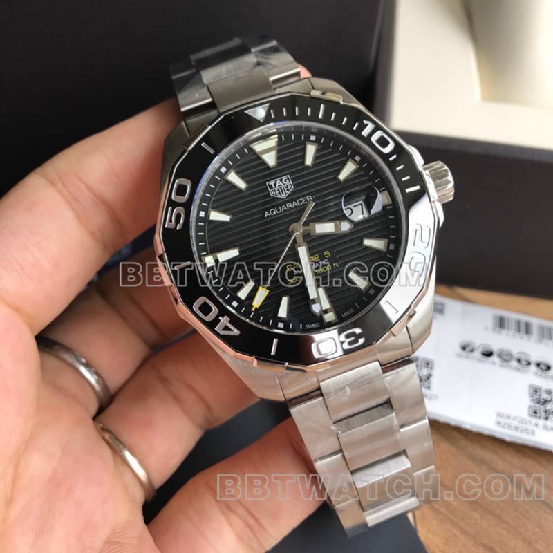 泰格豪雅1:1复刻手表竞潜黑盘43mm机械钢带款正面实拍图