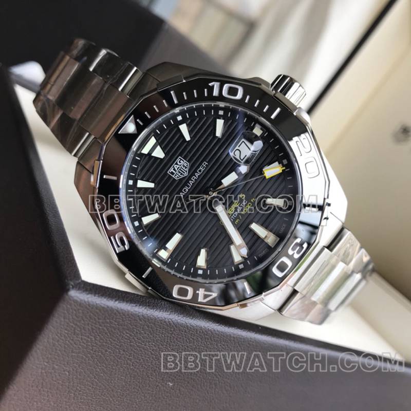 泰格豪雅1:1复刻手表竞潜黑盘43mm机械钢带款正面实拍图